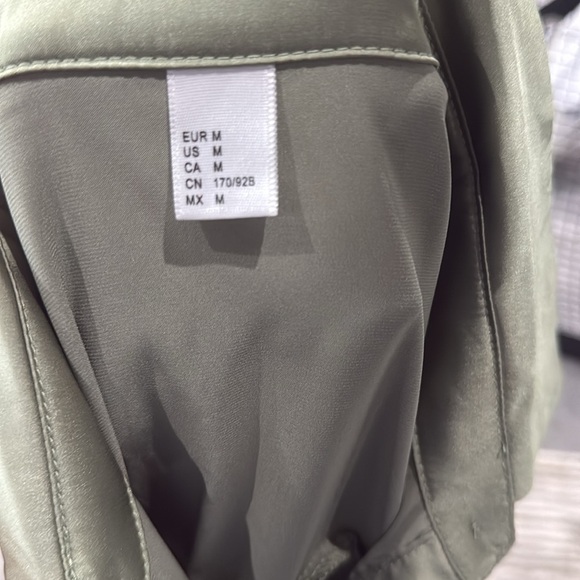 Sleek Olive Button-Up Shirt - Picture 3 of 3